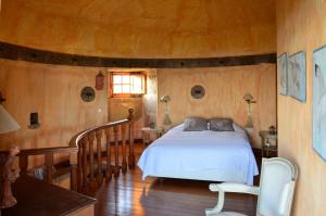 a bedroom with a bed in a room with wooden walls at Ha Mar ao Luar in Setúbal