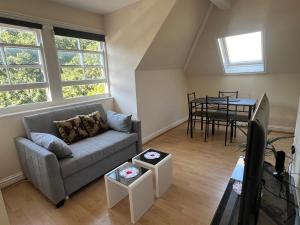 Χώρος καθιστικού στο Sea-View Apartment, 2-4 Guests, 10 Mins to Beach and The Oval