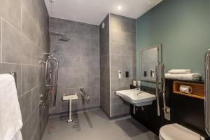 Ένα μπάνιο στο Holiday Inn - the niu, Loom Manchester North by IHG