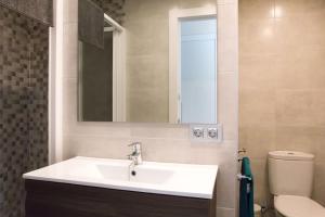 Un baño de SeaHomes Vacations - Seafront Apt Fenals with PKG