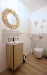 Ванная комната в CHATEL - Centre Ville - 1 Lits - Canapé convertible - Chambre communicante - Parking Proche - Géré par PrestaZen'Services