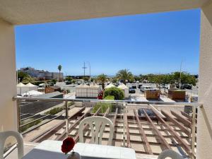 Balkoni atau teres di Monte Gordo Beach Ocean View 5 by Homing
