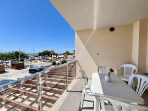 Balkoni atau teres di Monte Gordo Beach Ocean View 5 by Homing