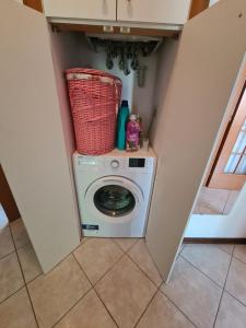 a washing machine with a basket on top of it at Casa Lisa in Trieste