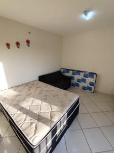 a bedroom with a bed in the corner of a room at THERMAS PLACE via VCS Imob Temporada in Caldas Novas