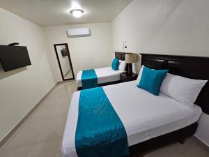 Postel nebo postele na pokoji v ubytování Hotel Maria Elena