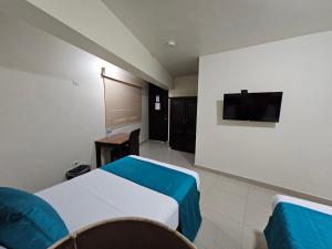 TV a/nebo společenská místnost v ubytování Hotel Maria Elena