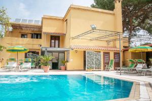 Bazén v ubytování Hotel Annabelle nebo v jeho okolí