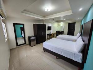 Postel nebo postele na pokoji v ubytování Hotel Maria Elena