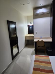 Postel nebo postele na pokoji v ubytování Hotel Maria Elena