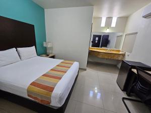 Postel nebo postele na pokoji v ubytování Hotel Maria Elena