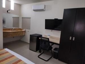 TV a/nebo společenská místnost v ubytování Hotel Maria Elena