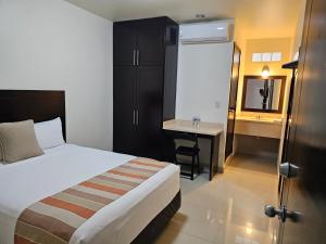 Postel nebo postele na pokoji v ubytování Hotel Maria Elena