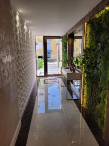 a hallway of a house with a plant at Departamento en Bombhinas in Bombinhas
