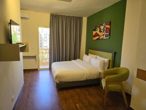 Ένα ή περισσότερα κρεβάτια σε δωμάτιο στο Manara Riva Suites