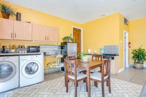 Gallery image of Scenic Aurora Studio on 3 Acres Easy 1-70 Access in Aurora