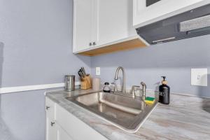 Η κουζίνα ή μικρή κουζίνα στο Quaint 2 Bedrooms in Historic Little Italy +19 φωτογραφίες