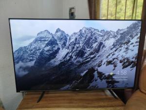 a television screen with a picture of a mountain at Casa Cedros in Mazatlán