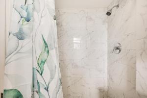Ένα μπάνιο στο Hollywood Hideaway Close to Dtwn and Beaches +17 φωτογραφίες