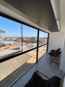 a room with a large window with a view of an airport at Suíte Gold com varanda e Hidro 302 in Santo Antônio do Descoberto