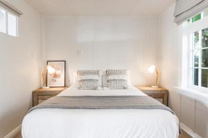 Ένα ή περισσότερα κρεβάτια σε δωμάτιο στο Tawatahi Cottage