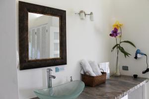 Casa de las Flores tropical的一间浴室