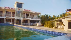 a hotel with a swimming pool in front of a building at Hotel Vista al Morro in San Fernando de Monte Cristi
