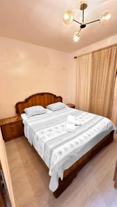 Postel nebo postele na pokoji v ubytování Kruja Retreat