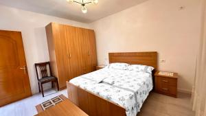 Postel nebo postele na pokoji v ubytování Kruja Retreat