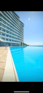 Bazén v ubytování Bamboo beach tsikhisdziri nebo v jeho okolí