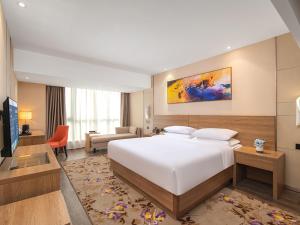 Postel nebo postele na pokoji v ubytování Guangzhou Baiyun Airport Renhe Cornet International Chain Hotel
