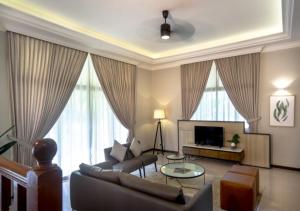 TV a/nebo společenská místnost v ubytování Tanjung Puteri Golf and Resort Malaysia