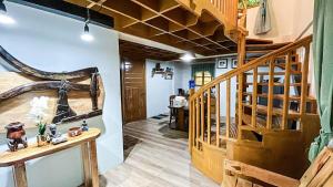 a room with a wooden stair case and a room with a wooden staircase at Vacation House in Baguio in Tuba