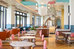 Restaurace v ubytování M Social Hotel Phuket