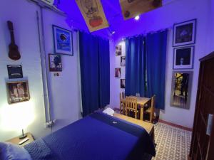 Postel nebo postele na pokoji v ubytování Chuchumbé Hotel & Hostal