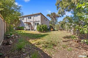 an empty yard in front of a house at Cowes On Hill in Cowes