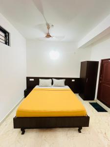 Nagashree stay inn客房内的一张或多张床位