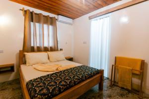 Postel nebo postele na pokoji v ubytování Roots inn