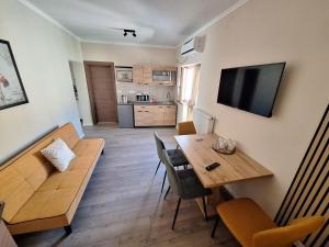 a living room with a dining room table and a television at Casa Don Felipe in Timişoara