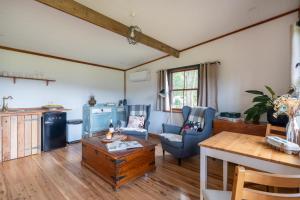 Khu vực ghế ngồi tại 'Casuarina' - Picturesque Kangaroo Valley Cottage +31 ảnh