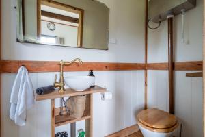 Phòng tắm tại 'Casuarina' - Picturesque Kangaroo Valley Cottage