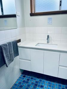 Ένα μπάνιο στο Heemskirk Motor Hotel +27 φωτογραφίες
