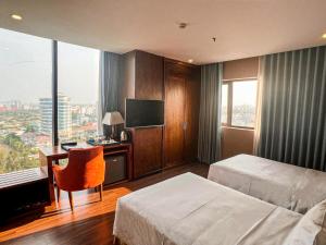 Postel nebo postele na pokoji v ubytování Yarra Ocean Suites Danang + 37 fotografií