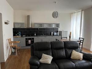 Photo de la galerie de l'établissement La Villa Louana 3 Appartement 60m2 ,élégance et indépendance cœur de ville, à Aubusson