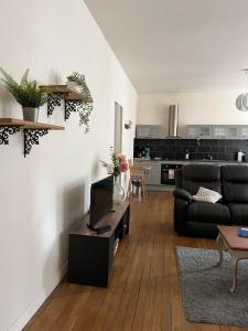 Photo de la galerie de l'établissement La Villa Louana 3 Appartement 60m2 ,élégance et indépendance cœur de ville, à Aubusson