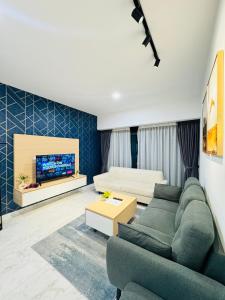 TV a/nebo společenská místnost v ubytování Eaton Service Apartment at KLCC