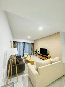 TV a/nebo společenská místnost v ubytování Eaton Service Apartment at KLCC