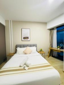 Postel nebo postele na pokoji v ubytování Eaton Service Apartment at KLCC