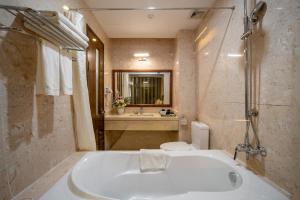 Koupelna v ubytování Canvas Sapa Legend Hotel