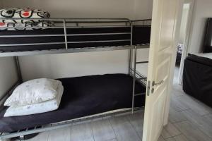 Postel nebo postele na pokoji v ubytování Marku House 2-plans huse
